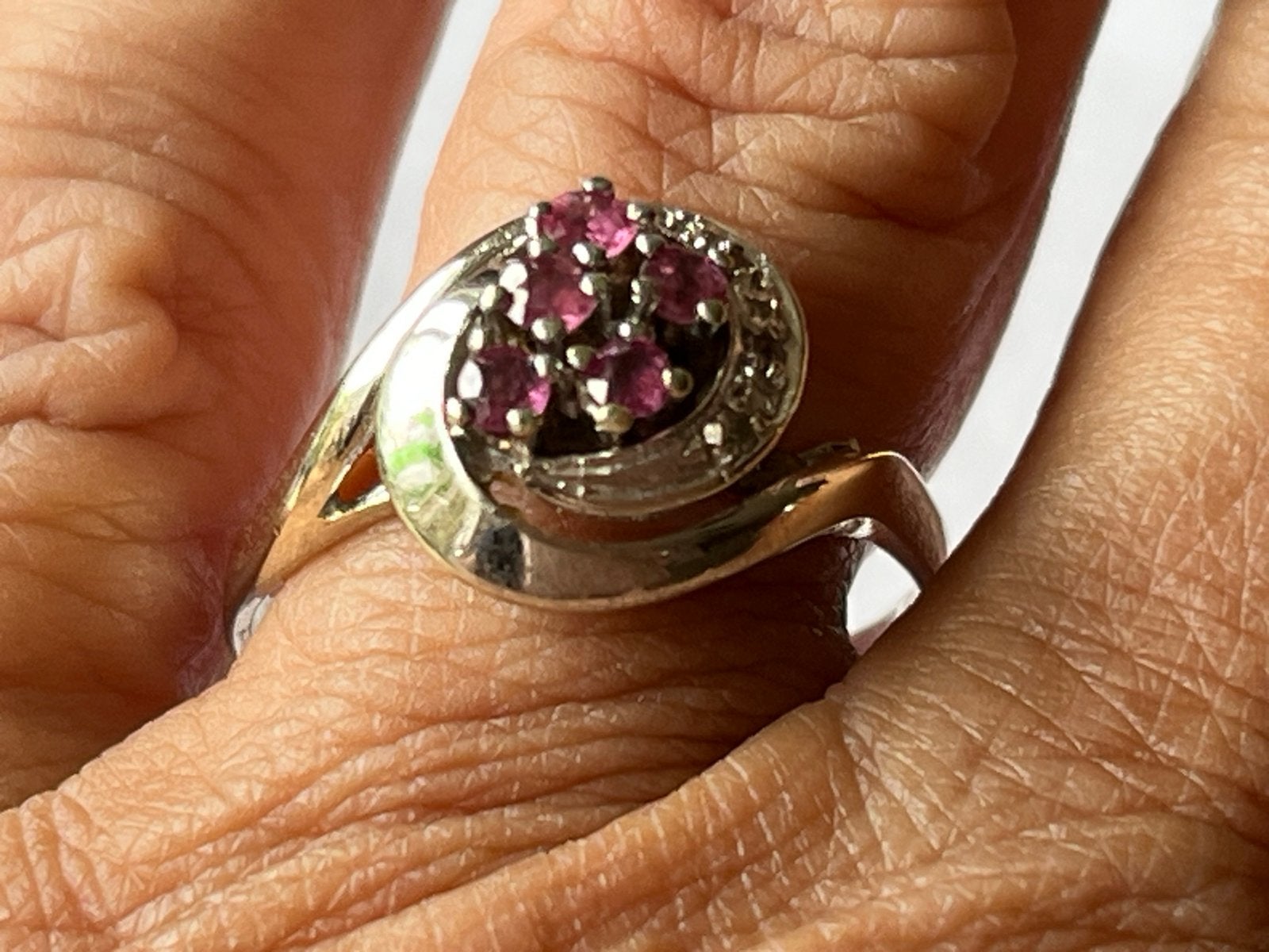 Gouden ring met natuurlijke Robijn en Diamant - Maat 20, Sieraden, Tassen en Uiterlijk, 20 of groter, Verzenden, Zo goed als nieuw