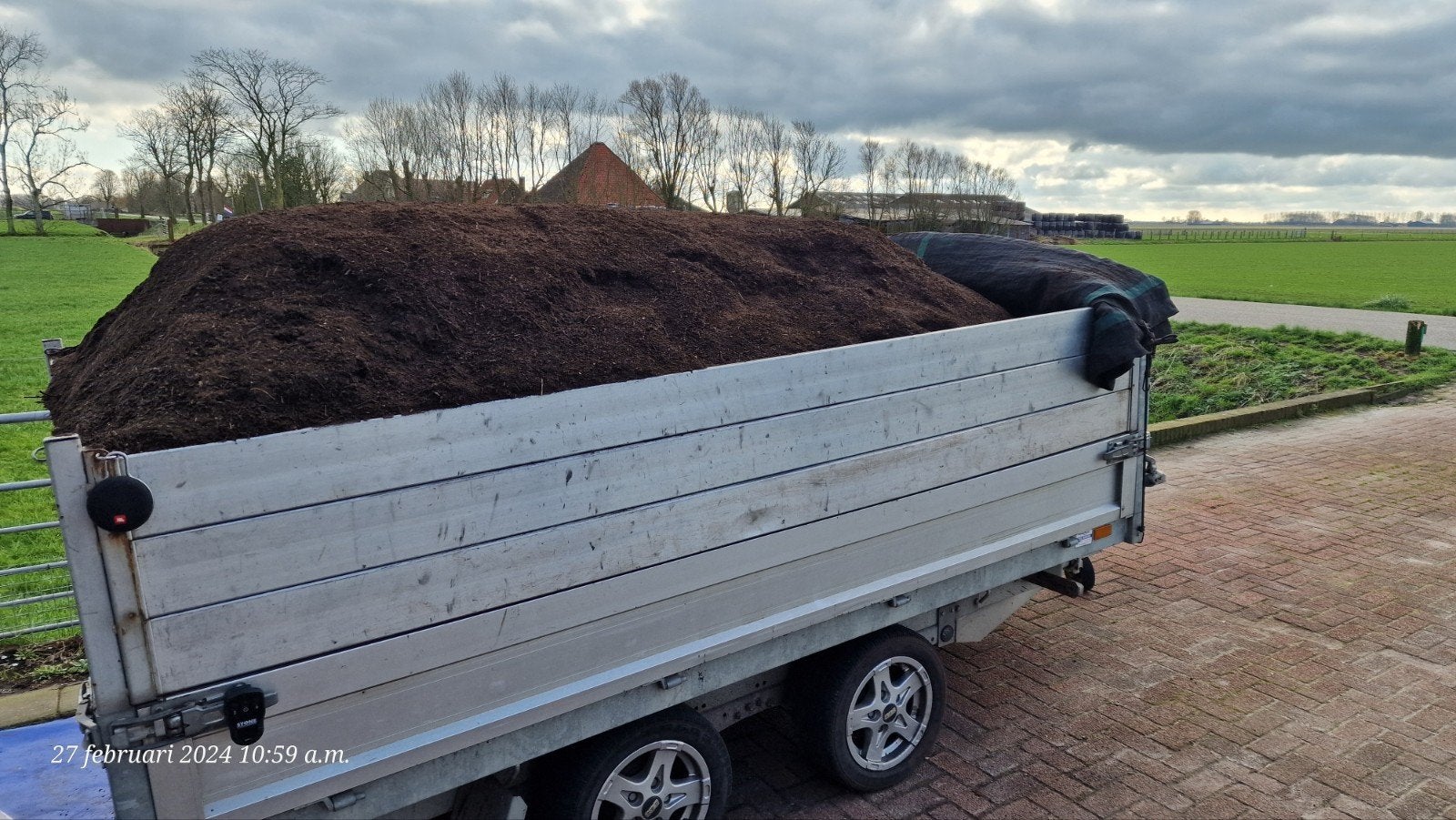 Aangeboden gestoomde veluwse keur compost, Ophalen, Compost