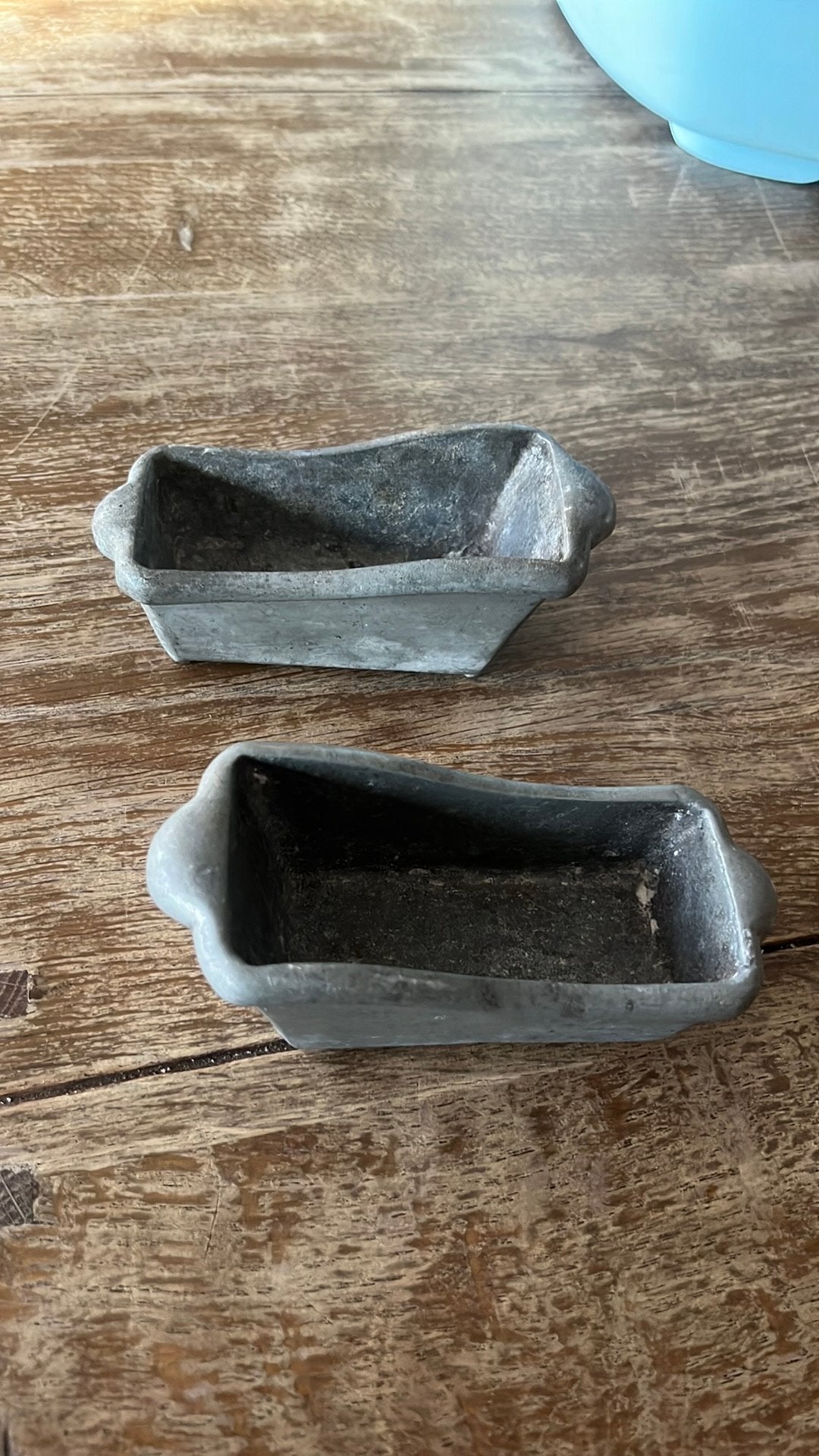 Twee mid-century Belgische asbakjes van gietaluminium, Ophalen of Verzenden
