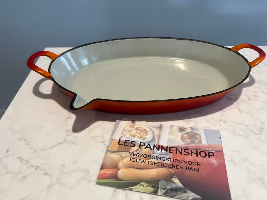 Gietijzeren Ovenschaal met tuit 34 cm oranje gevlamd, Huis en Inrichting, Keuken | Potten en Pannen, Gietijzer, ., Merkloos, Ophalen of Verzenden