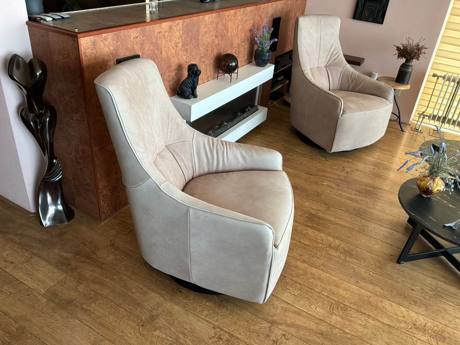 Fauteuils 2x Chateau d'Ax Kris Swivel., Ophalen, Zo goed als nieuw
