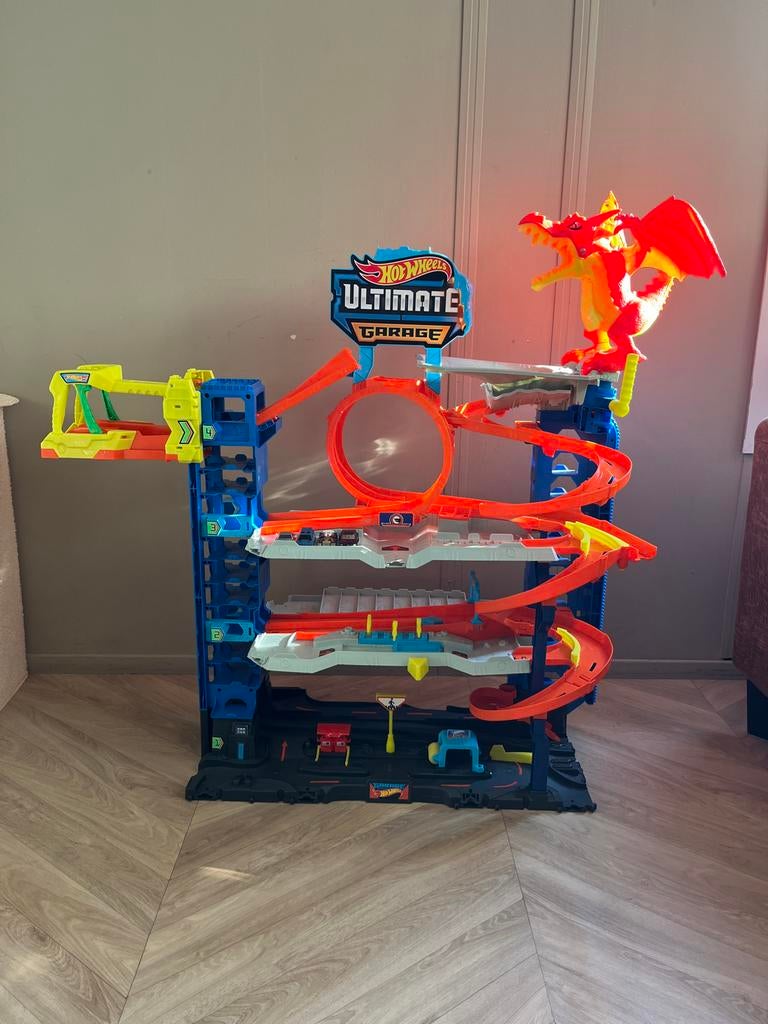 Hot Wheels Ultimate Garage met draak, Ophalen, Zo goed als nieuw, Handmatig, Hot Wheels