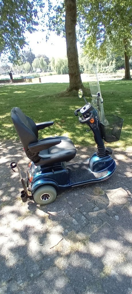 Te koop aangeboden een nette Swift RS 3-wiel scootmobiel, Diversen, Gebruikt, 26 t/m 35 km, 16 km/u of meer, Ophalen