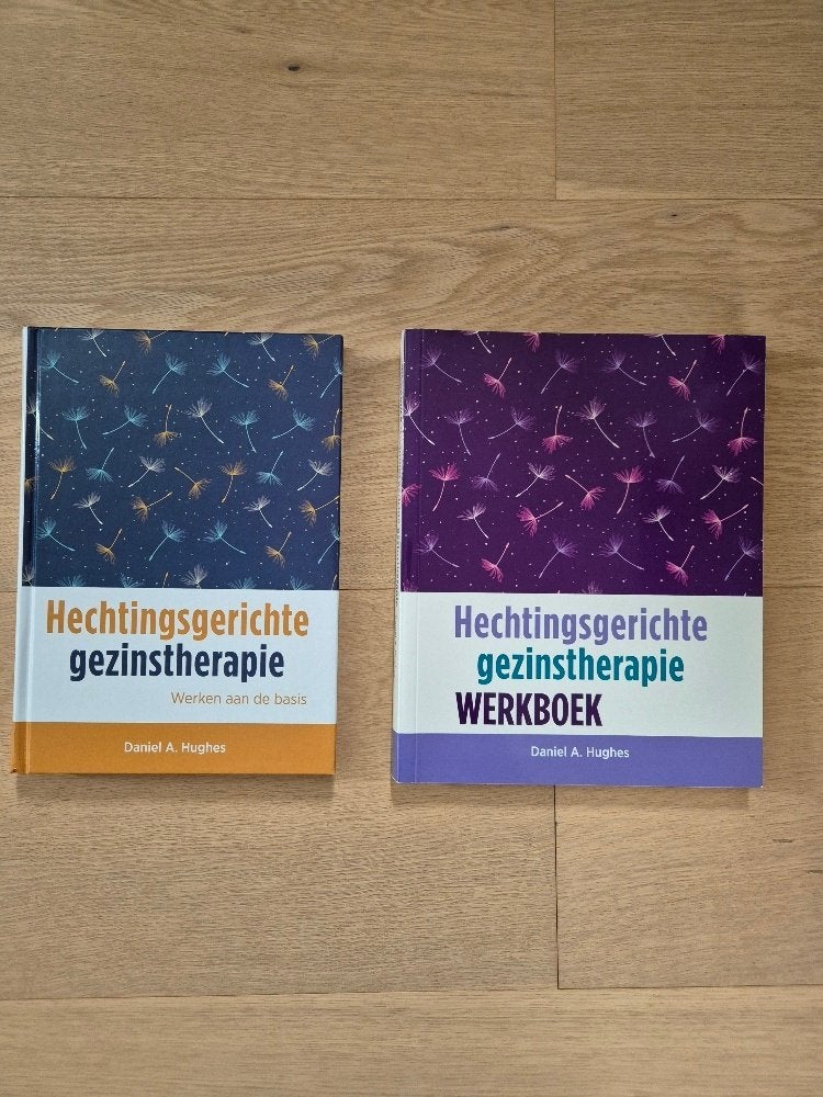 Hechtingsgerichte Gezinstherapie Theorie en Werkboek., Ophalen of Verzenden, Nieuw, Sociale psychologie