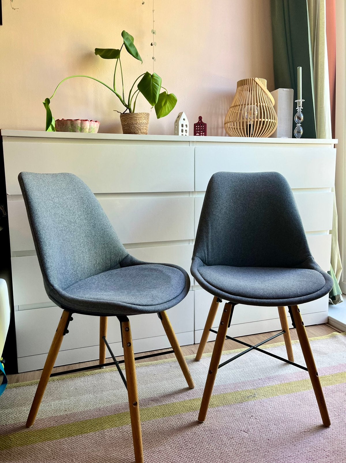 Twee (eetkamer)stoelen, Huis en Inrichting, Stoelen, Ophalen, Twee, Zo goed als nieuw, Stof