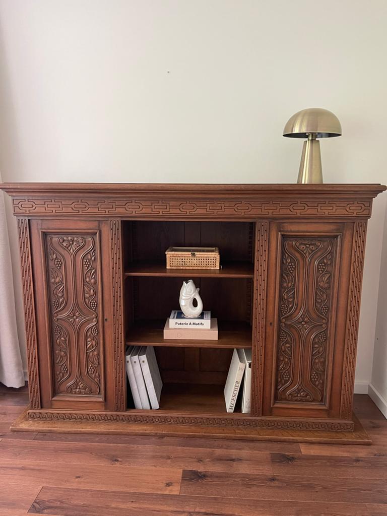 Massief eiken dressoir met uniek houtsnijwerk, Ophalen, 150 tot 200 cm, Zo goed als nieuw, 25 tot 50 cm