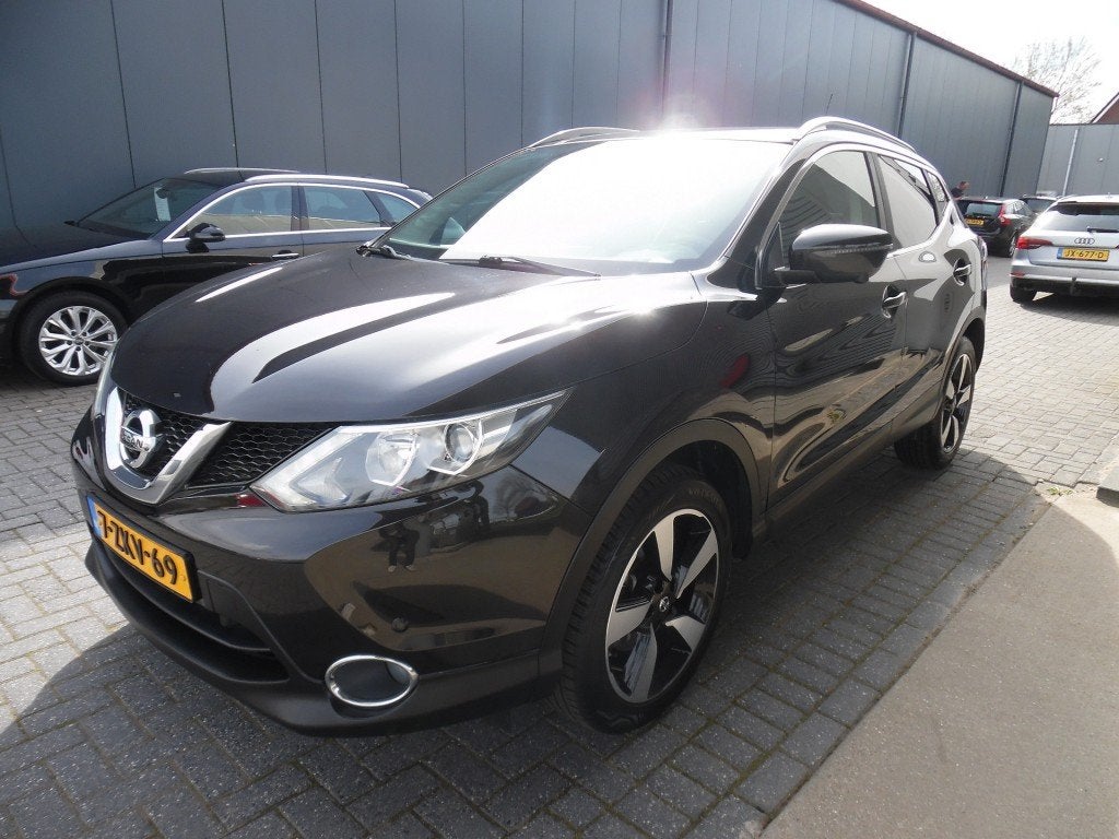 Nissan QASHQAI 1.2 CONNECT EDITION, Voorwielaandrijving, 4 cilinders, 116 pk, Zwart
