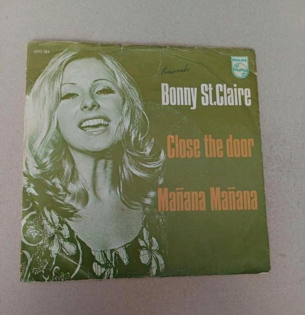 Bonnie St.Claire  - Close The Door, Cd's en Dvd's, Gebruikt, 7 inch, Single, Ophalen of Verzenden