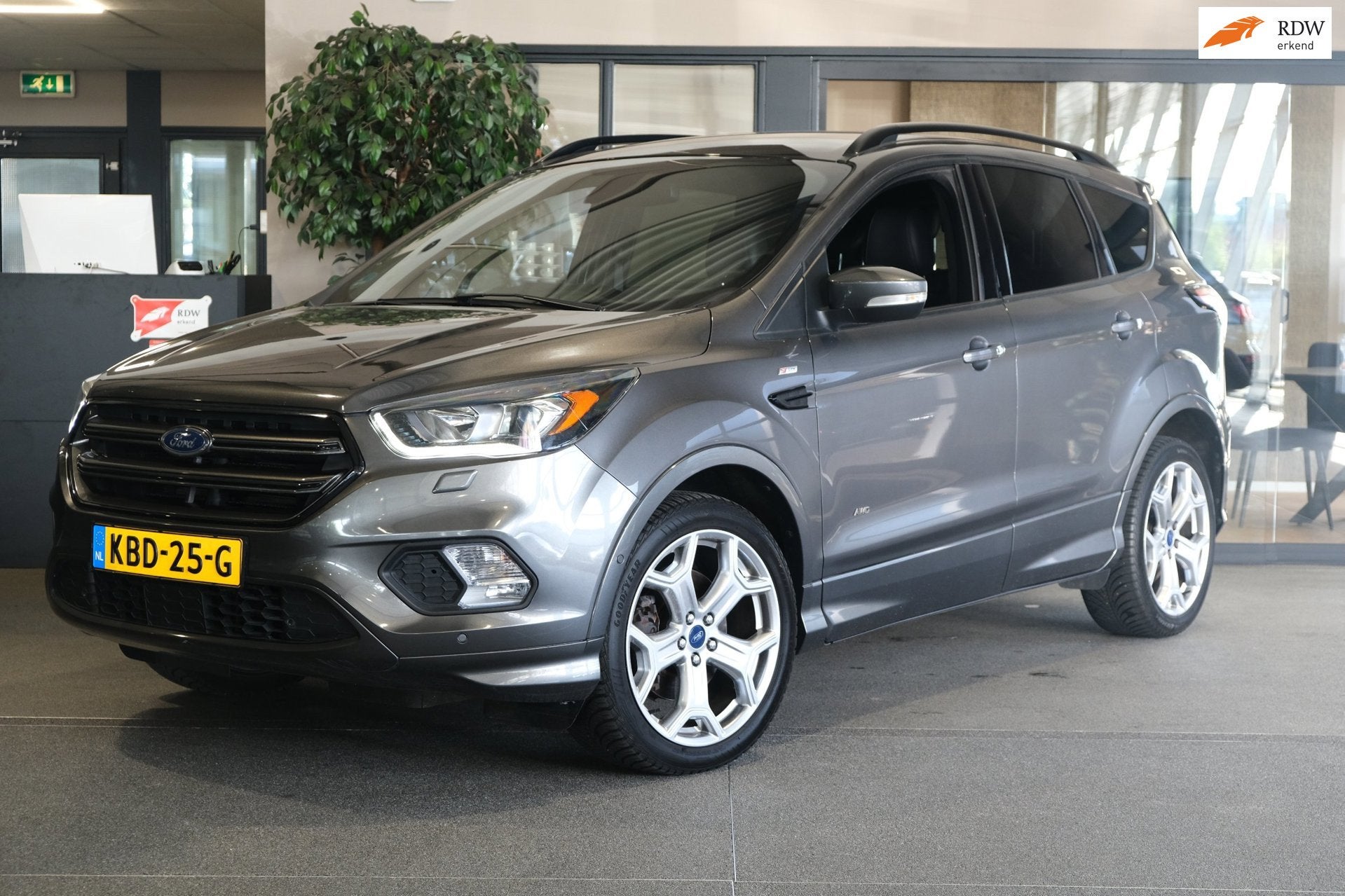Ford Kuga 1.5 EcoBoost ST Line AUT Navi Xenon Leder Pdc Cam, Automaat, Zwart, 4 cilinders, Bi-Xenon koplampen