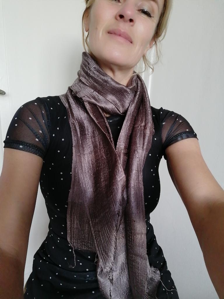 Nieuwe handgemaakte 100% zijden sjaal grijsbruin 162x32 cm, Kleding | Dames, Mutsen, Sjaals en Handschoenen, Ophalen of Verzenden