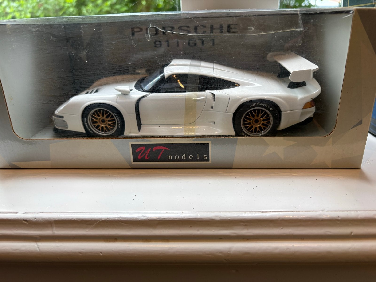 UT Models 1:18 Porsche 911 GT1 - Wit, Ophalen of Verzenden, Zo goed als nieuw, Auto, UT Models