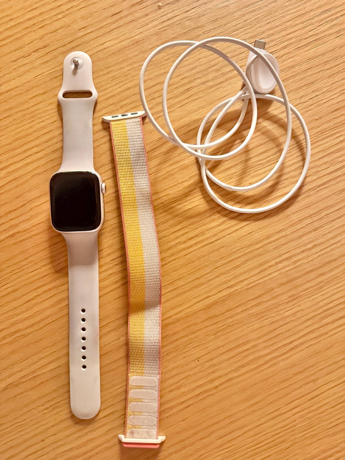 Apple Watch Series 8 45mm met 2 bandjes en oplader, Ophalen of Verzenden, Zo goed als nieuw, Wit, IOS