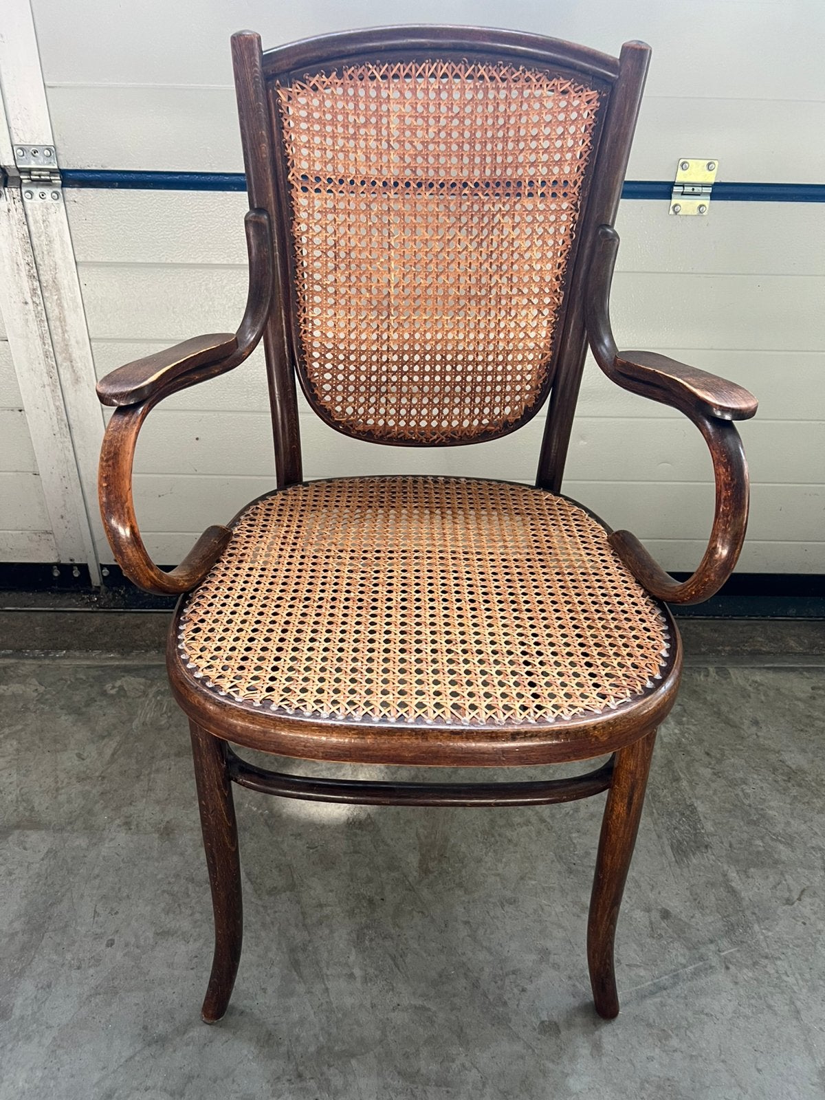 Mooie ZELDZAAM FISCHEL Thonet Armstoel WEBBING Zitting + Rug, Ophalen, Gebruikt, Michael Thonet - FISCHEL - Webbing zitting en rug