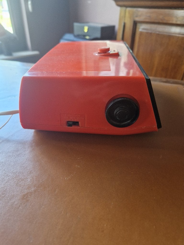 Sanyo RM5010 RM-5010 Flipklokradio AM/FM 1976, Ophalen of Verzenden