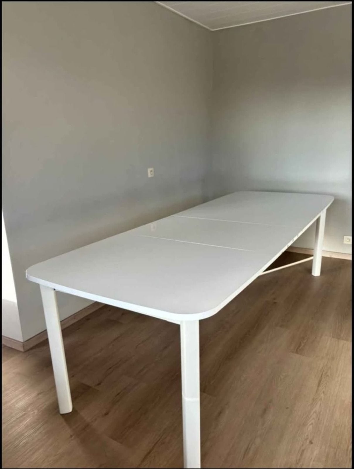 Foto 3 van Uitschuifbare eettafel tot 12. met 6 transparante stoelen
