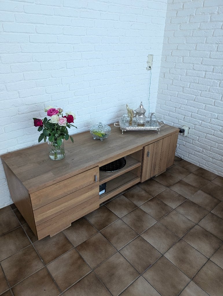 Massief eikenhouten tafel en tv-kast te koop, Ophalen, Gebruikt, Eikenhout, 50 tot 100 cm