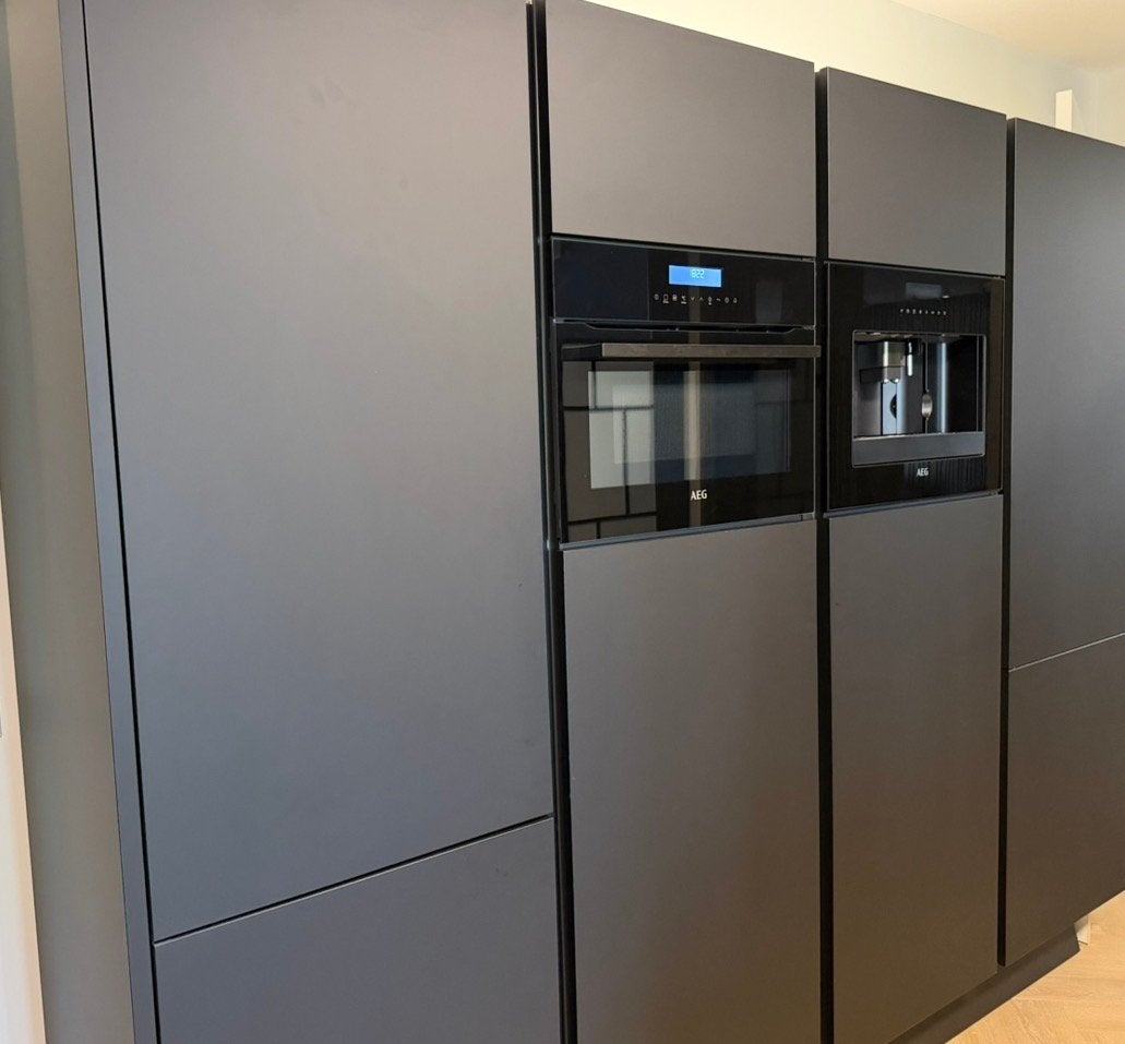Keuken Wandkast Bruynzeel zwart met koelkast oven koffie AEG, Ophalen, 200 cm of meer, Zwart, Zo goed als nieuw