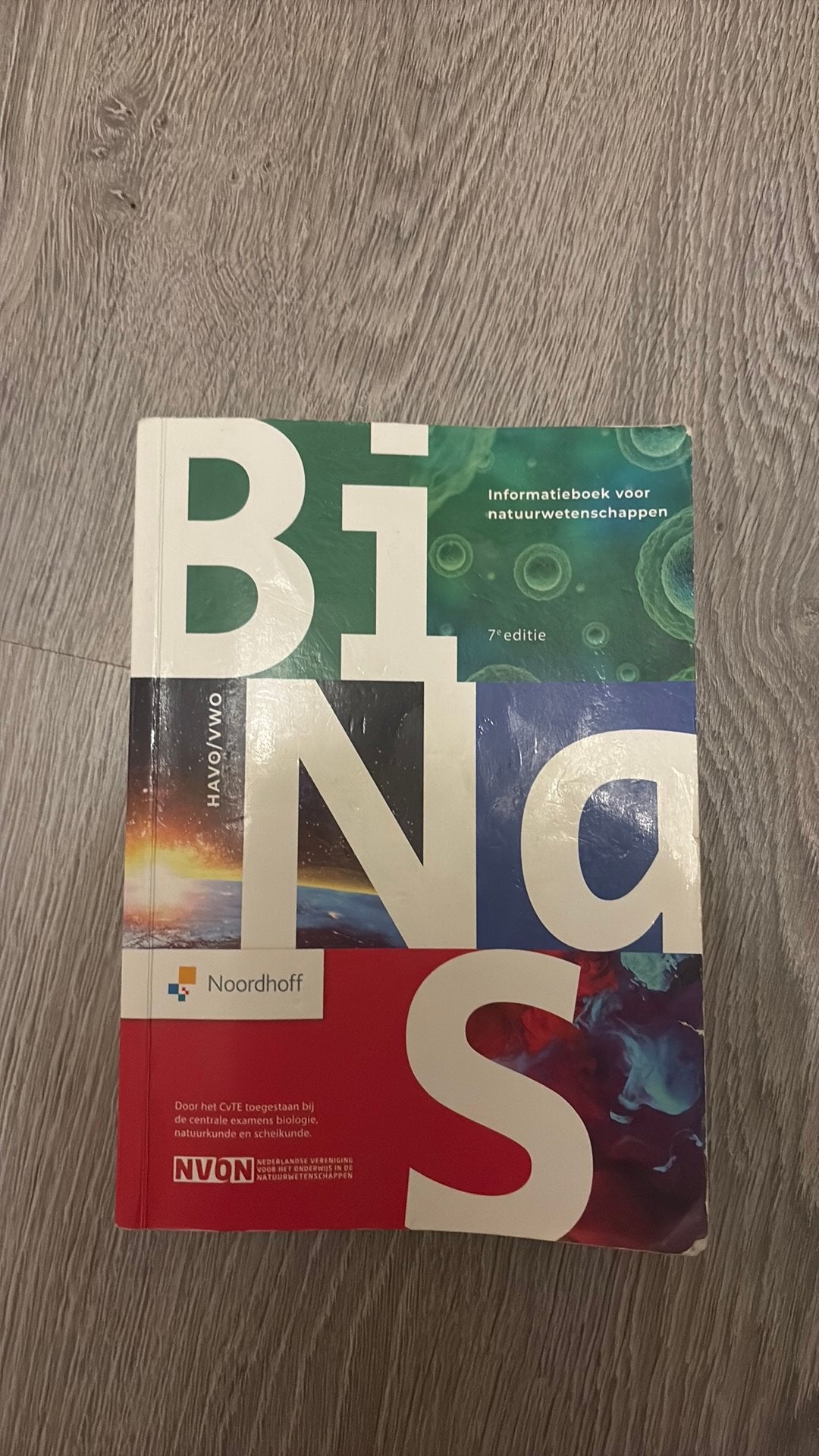 Binas 7e editie, Boeken, Verzenden, Zo goed als nieuw, Natuurwetenschap