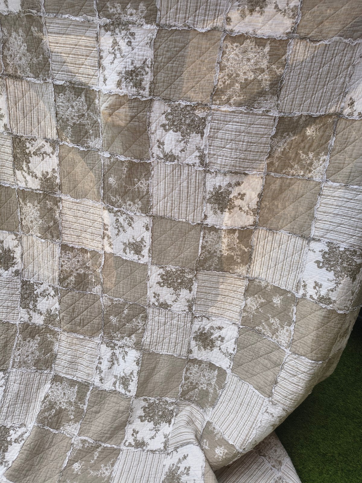 mooie bedsprei 220x235, Huis en Inrichting, Slaapkamer | Beddengoed, Ophalen, Zo goed als nieuw, Tweepersoons, Beige