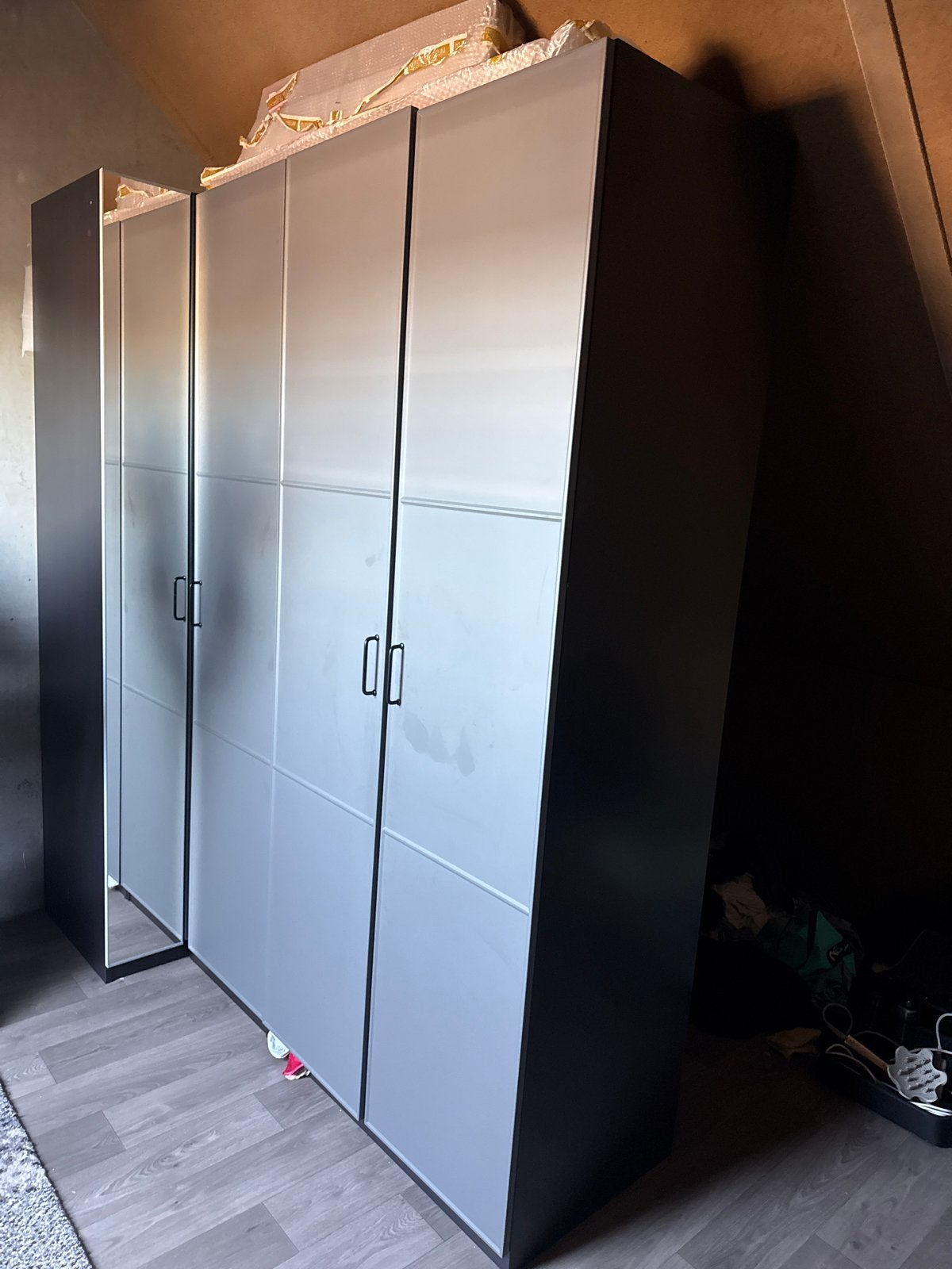 Kledingkast met schuifdeuren - Zwart/Grijs, Huis en Inrichting, Overige materialen, Gebruikt, 200 cm of meer, 150 tot 200 cm