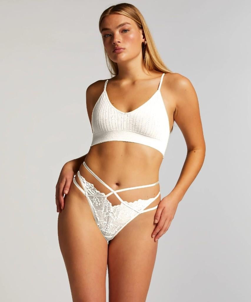 Hunkemöller String Lou Wit maat S tm XL (999), Hunkemöller, Ophalen of Verzenden, Overige kleuren, String