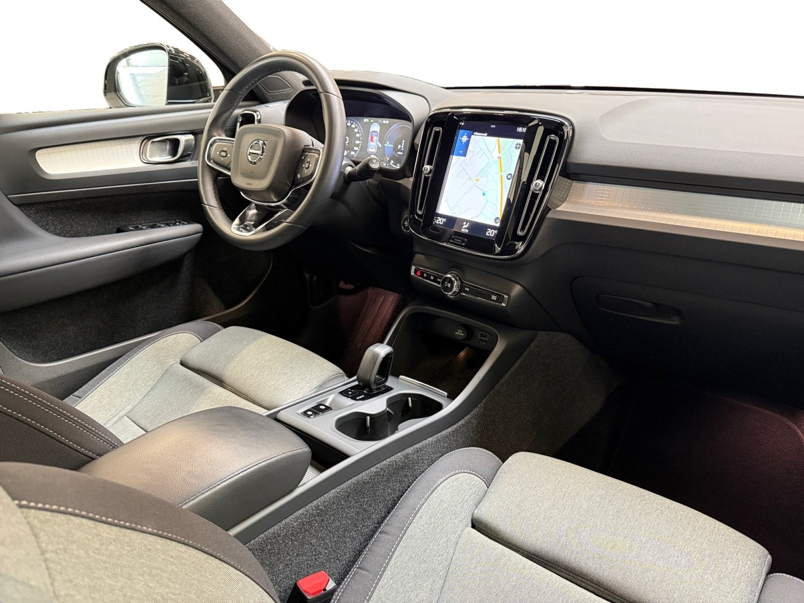Volvo XC40 1.5 T4 Plug-in hybrid Core Bright I Elek. Achterk, Euro 6, Zwart, Bedrijf, Hybride Elektrisch/Benzine