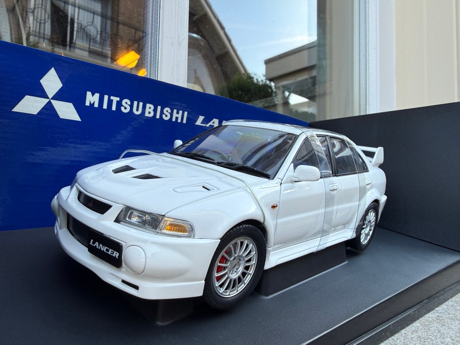 1:18 Mitsubishi Lancer Evo VI Street Car wit Autoart 77152, Hobby en Vrije tijd, Modelauto's | 1:18, Auto, Autoart, Nieuw, Ophalen of Verzenden