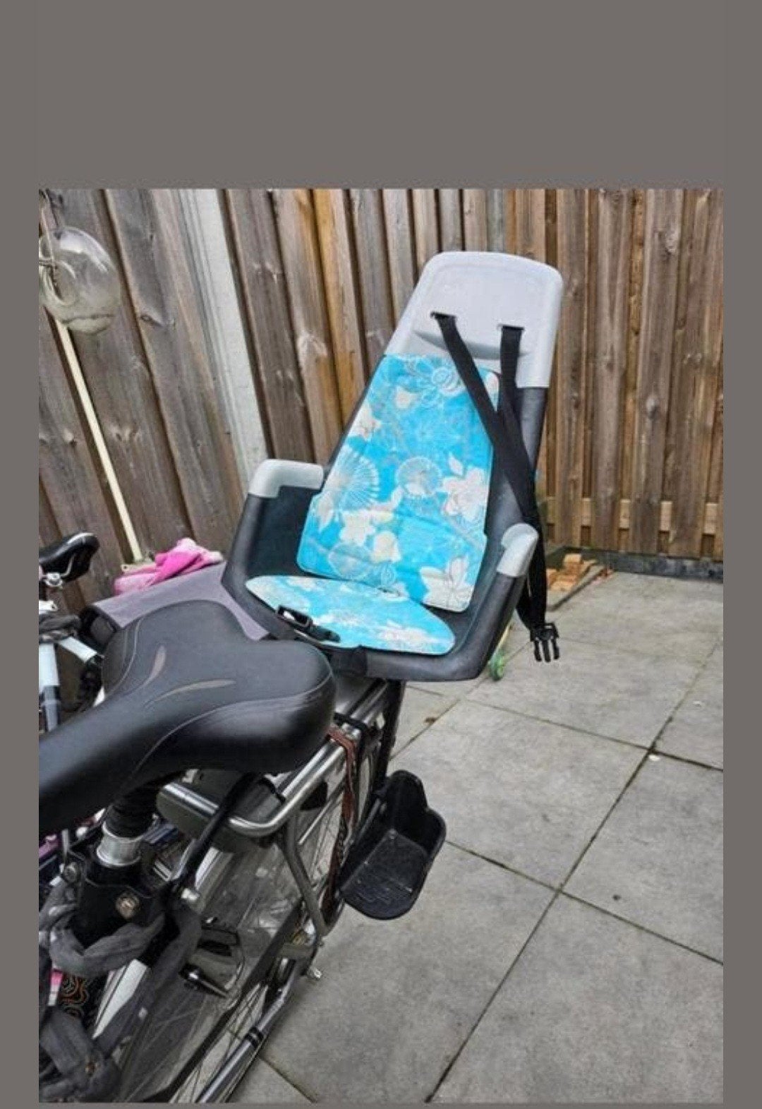 Kinderachterzitje, Ophalen