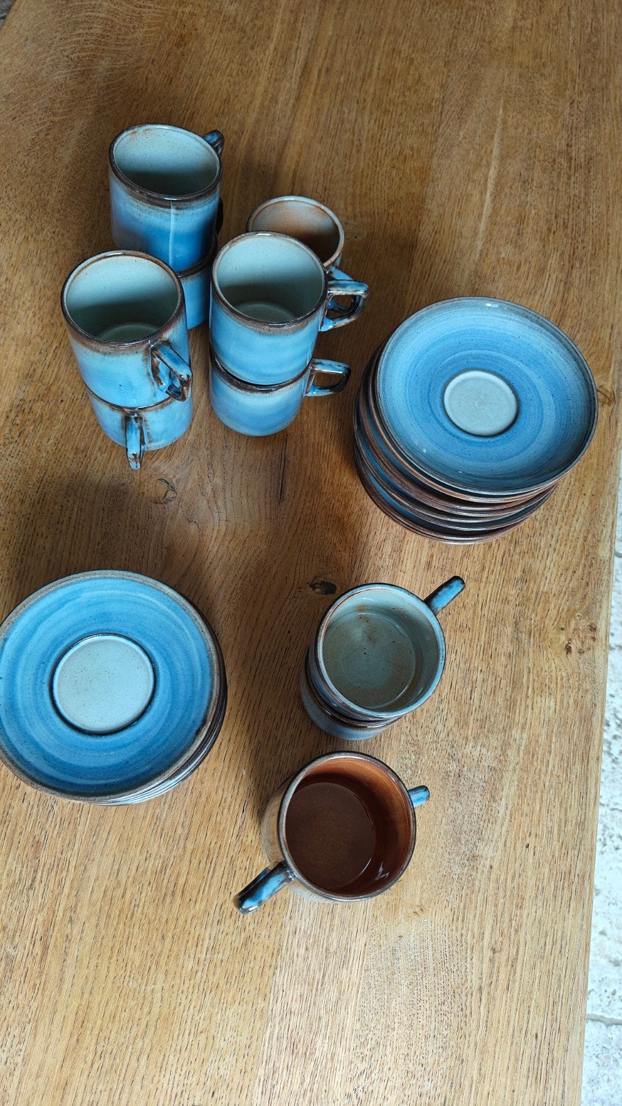 Volendams aardewerk: 11 kop en schotel sets + extra's, Huis en Inrichting, Ophalen of Verzenden, Gebruikt, Aardewerk, Kop(pen) en/of Schotel(s)
