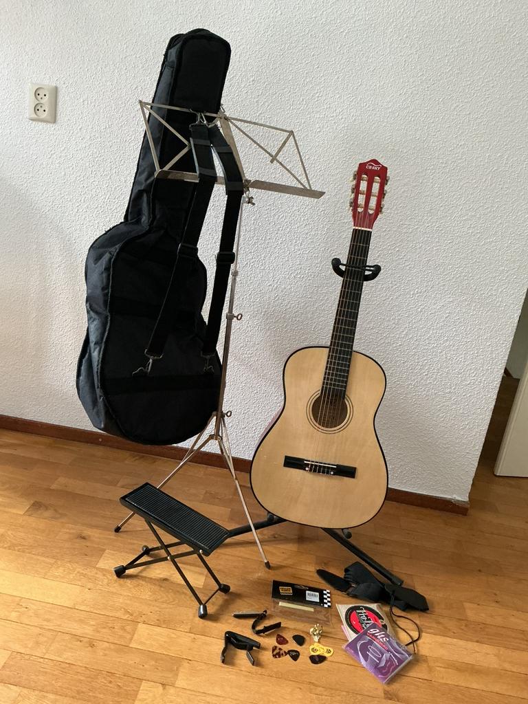 Complete (kleine)Gitaarset, Ophalen, Gebruikt, Klassieke of Spaanse gitaar, Met koffer