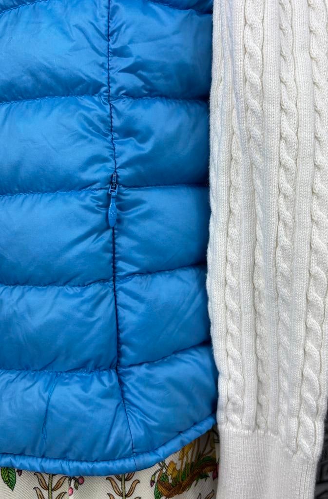 Moncler frisblauwe Liane dons bodywarmer maat 6, Kinderen en Baby's, Moncler EU, Gebruikt, Moncler, Customercare@moncler.com
