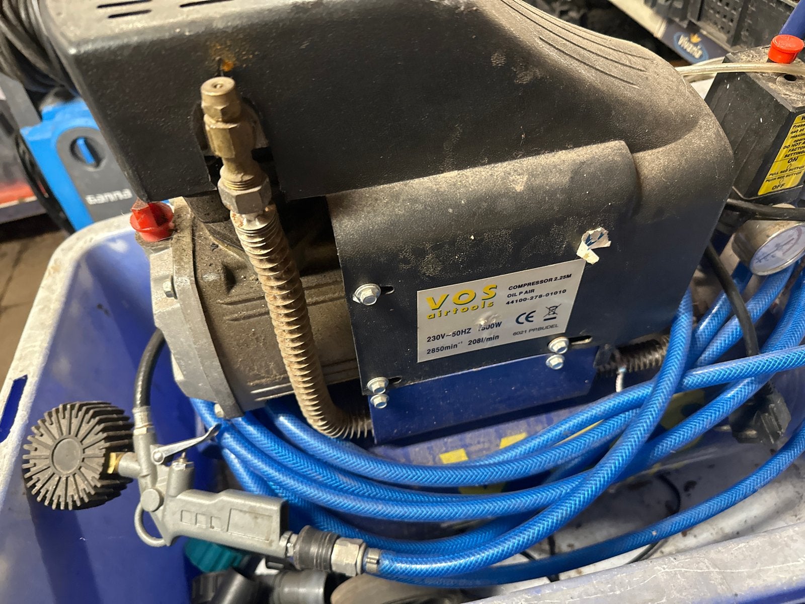 VOS Airtools Compressor 2.25M - Olievrij en Compact, Ophalen, Gebruikt, 6 tot 10 bar, 200 tot 400 liter/min