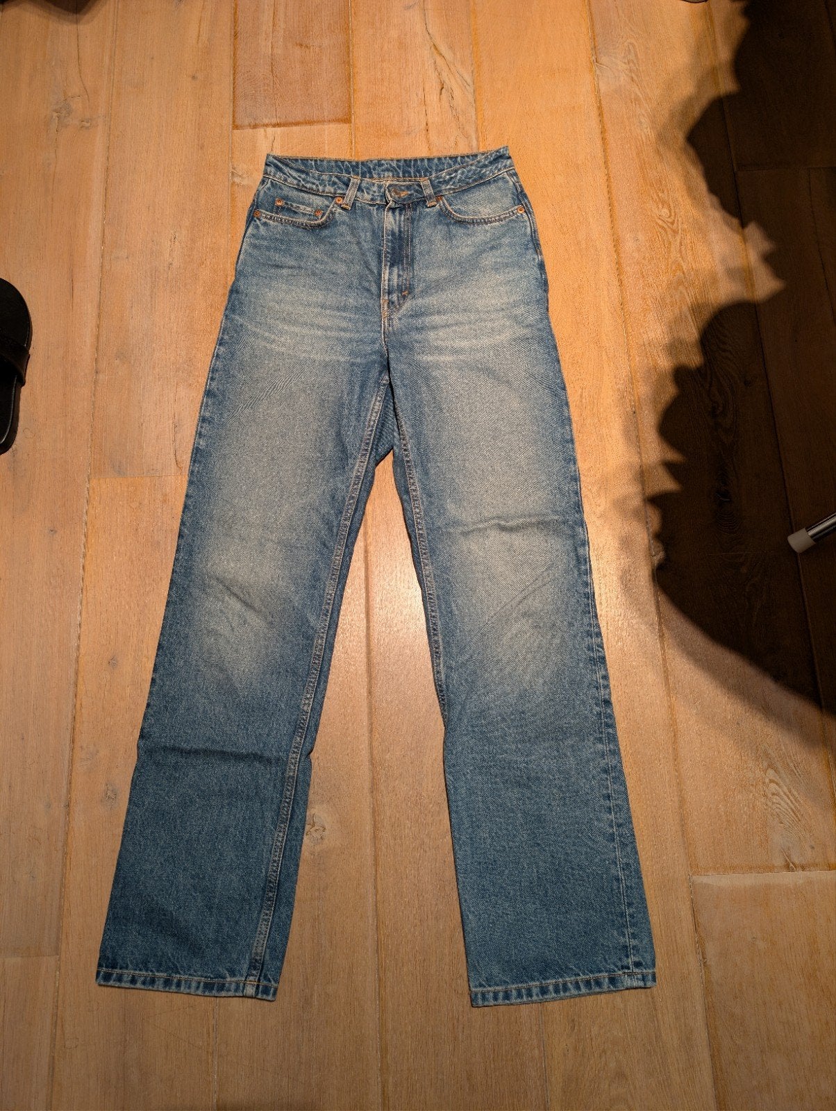 Weekday Rowe Extra High Straight Jeans W28/32, Blauw, Weekday, Ophalen of Verzenden, Zo goed als nieuw