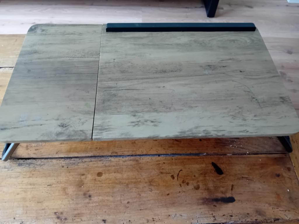 Verstelbaar laptoptafeltje voor bed of bank, Computers en Software, Laptoptafels, Ophalen of Verzenden, Gebruikt, In hoogte verstelbaar