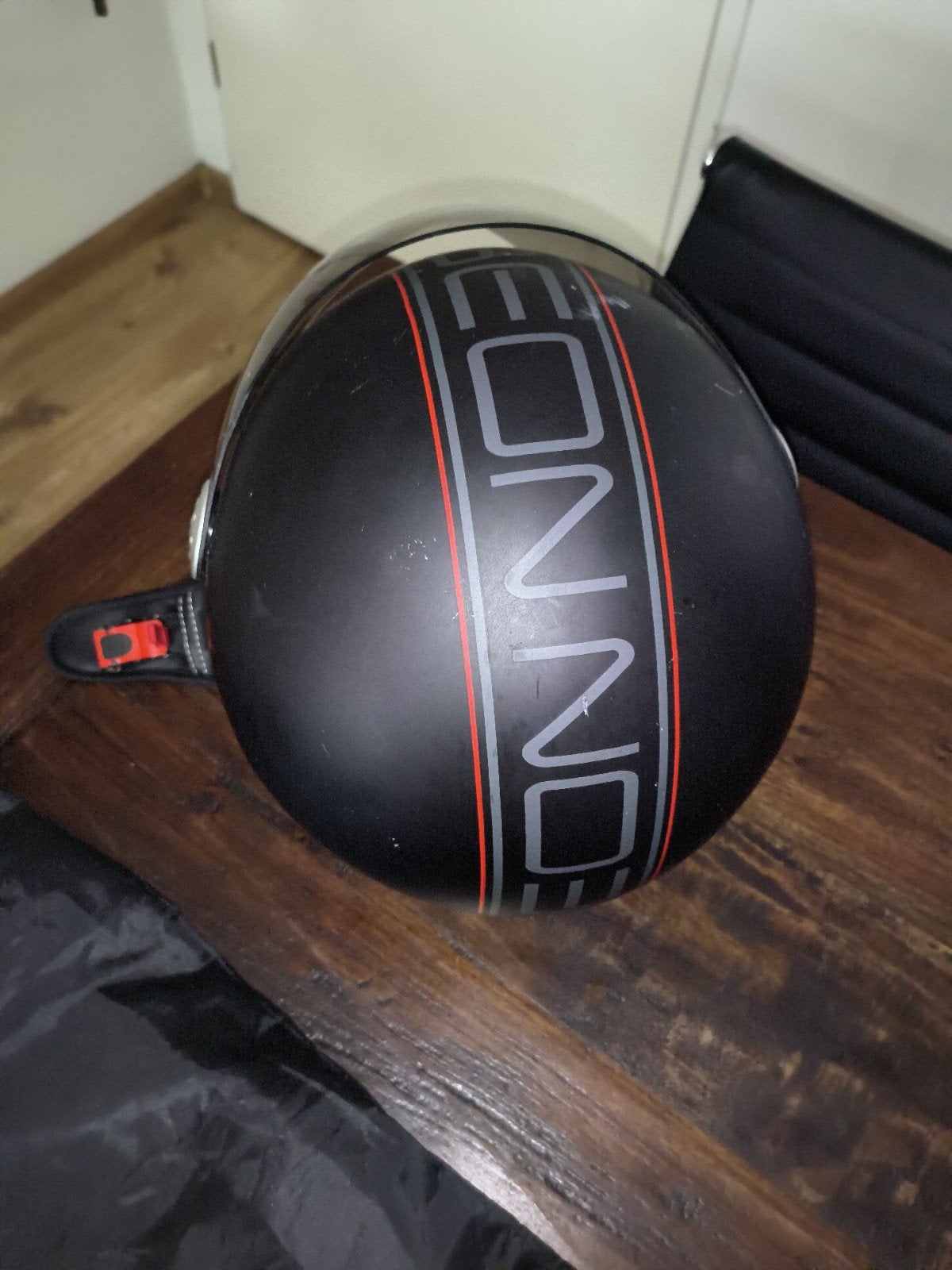 Leuke scooter helm Mt s, Fietsen en Brommers, Brommerhelmen, Ophalen