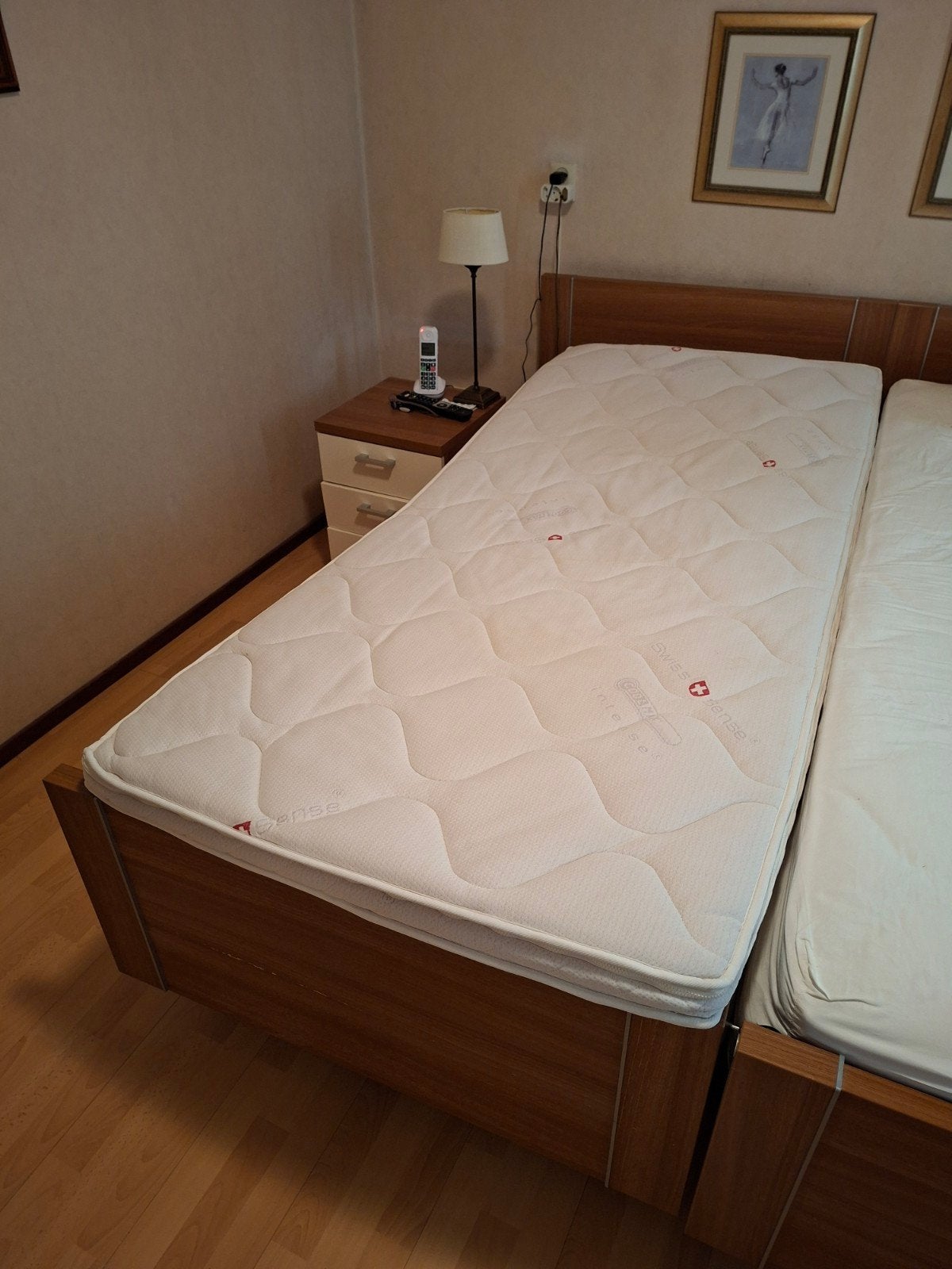 Elektrisch seniorenbed - Comfort en gemak, Huis en Inrichting, Slaapkamer | Bedden, Ophalen, 90 cm, Eenpersoons, Bruin