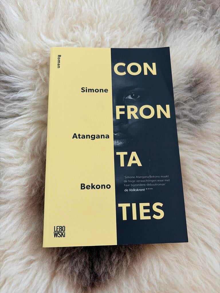 Confrontaties - Simone Atangana Bekono, Boeken, Ophalen of Verzenden, Zo goed als nieuw, Nederland