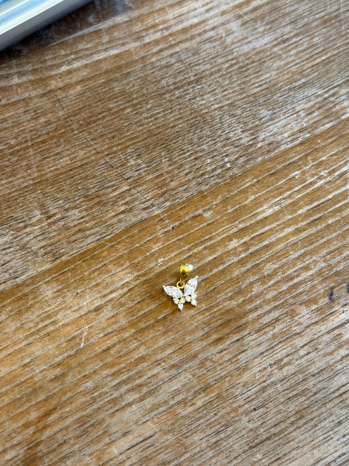 16 karaat gouden Vlinder Hanger – 0,86 gram, Sieraden, Tassen en Uiterlijk, Ophalen of Verzenden, Zo goed als nieuw, Goud, Oor- of Traguspiercing