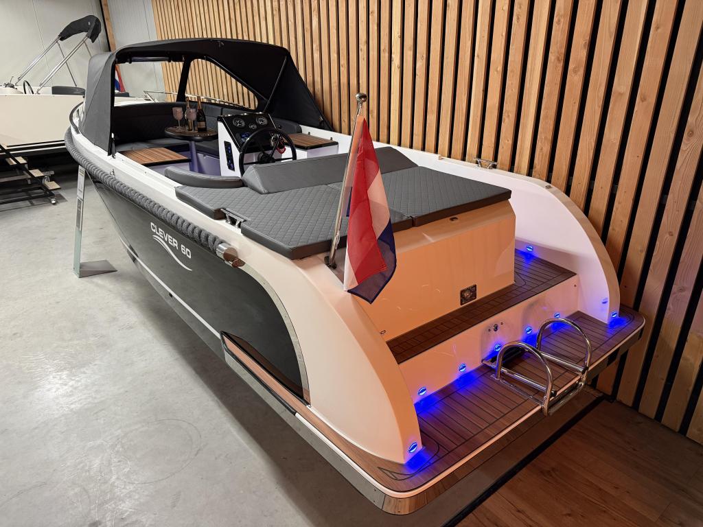 Demo CLEVER 600 DELUXE '40PK HONDA' AUDIO KOELKST LED! 2026!, Watersport en Boten, 6 meter of meer, Zo goed als nieuw, 30 tot 50 pk