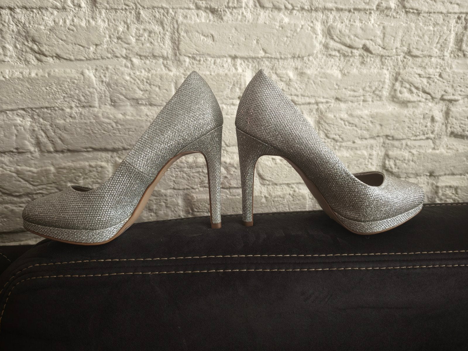 Nieuwe zilveren naaldhakken, maat 38, Ophalen of Verzenden, Nieuw, Overige kleuren, Pumps