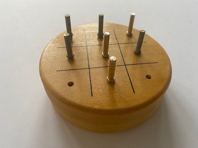 Houten Boter-Kaas-en-Eieren reisspel | Metalen speelpinnen, Een of twee spelers, Onbekend, Ophalen of Verzenden, Zo goed als nieuw