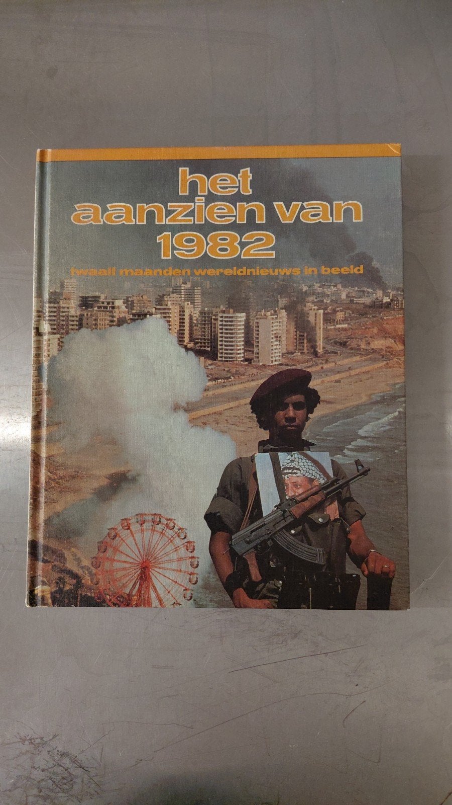 Het Aanzien van 1982: Twaalf maanden wereldnieuws in beeld, Ophalen of Verzenden, Gelezen, Overige typen