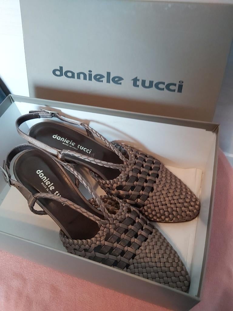 Stijlvolle slingback pumps maat 38 Daniele Tucci 38,5 taupe, Bruin, Verzenden, Sandalen of Muiltjes, Zo goed als nieuw