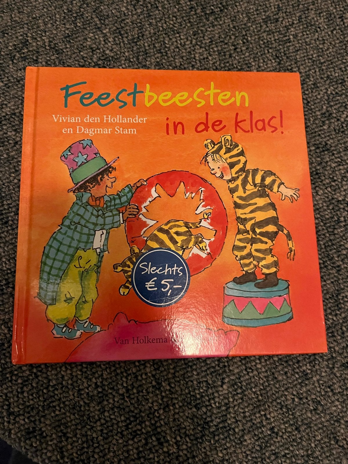Feestbeesten in de klas! - Vivian den Hollander, Ophalen of Verzenden, Zo goed als nieuw, Fictie algemeen