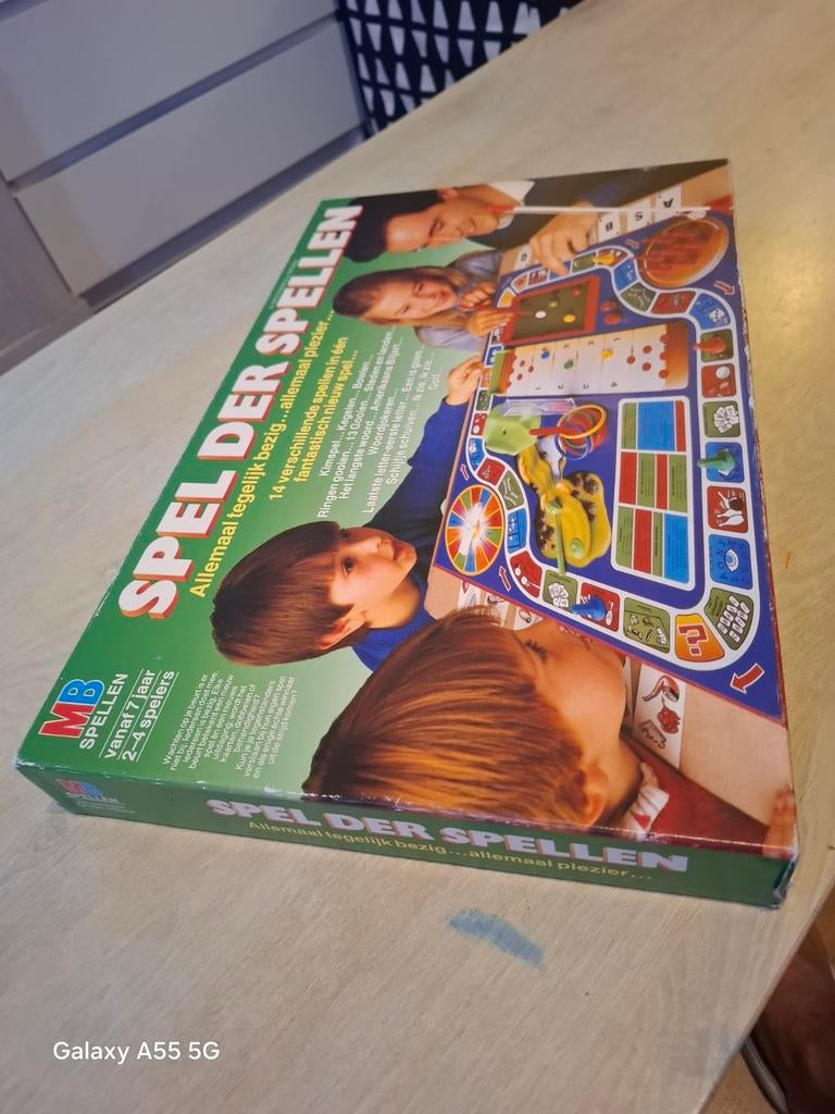 MB Spel der Spellen - 14 klassieke spellen in één, Onbekend, Ophalen of Verzenden, Drie of vier spelers, MB Spellen