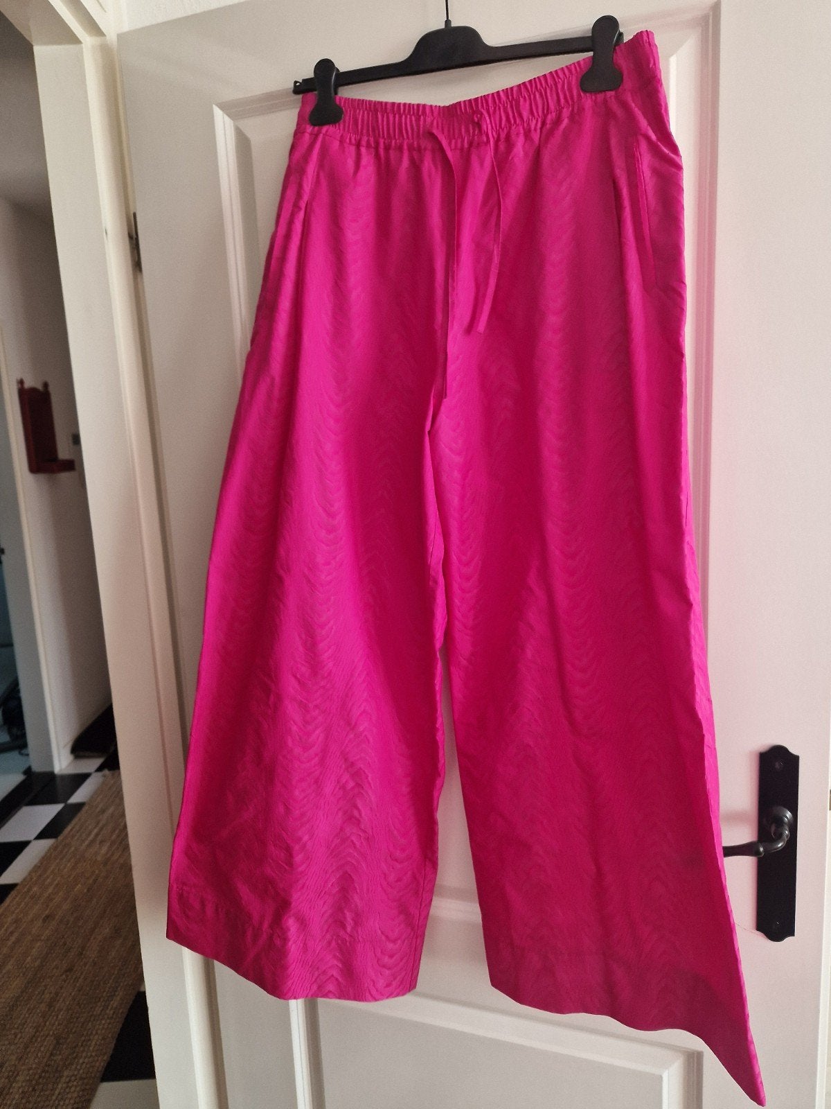 Essentiel Antwerp roze broek maat 42, Maat 42/44 (L), Ophalen of Verzenden, Zo goed als nieuw, Essentiel Antwerp