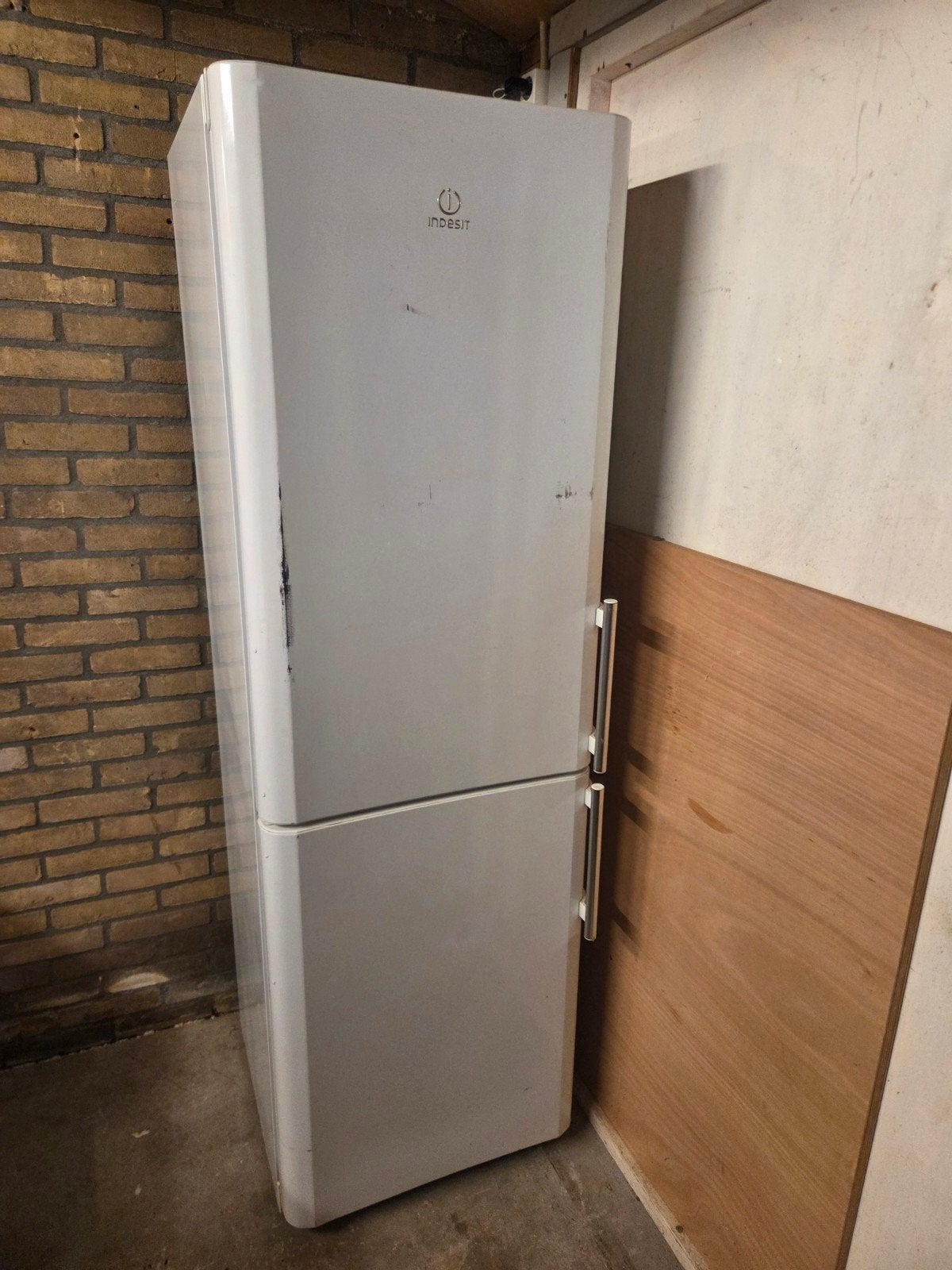 indesit koelkast met aparte diepvries, Gebruikt, 200 liter of meer, Met aparte vriezer, Energieklasse A of zuiniger