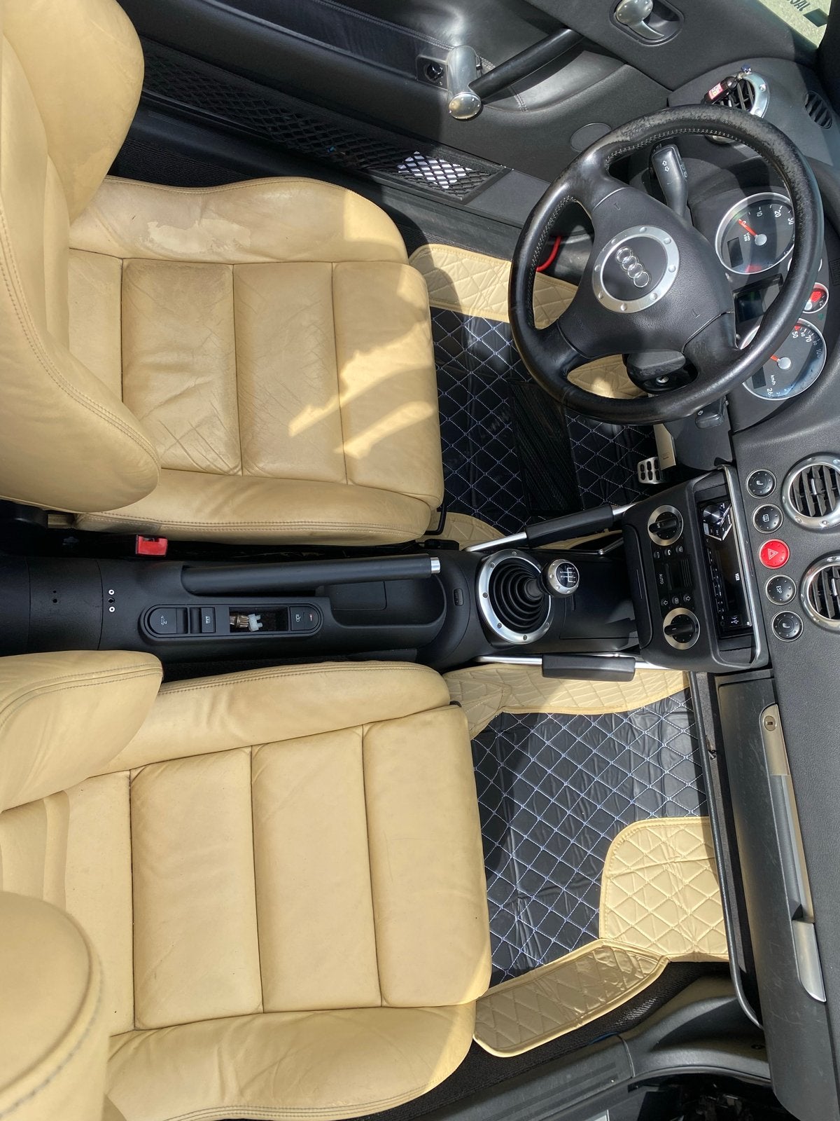 Audi TT 2001 Zwart moet weg!, Auto's, TT, Cabriolet, Zwart, 75 €/maand