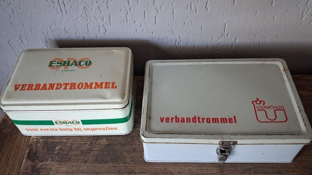 2 Blikken verbandtrommels + inhoud Eshaco en Utermöhlen 1970, Ophalen of Verzenden, Gebruikt