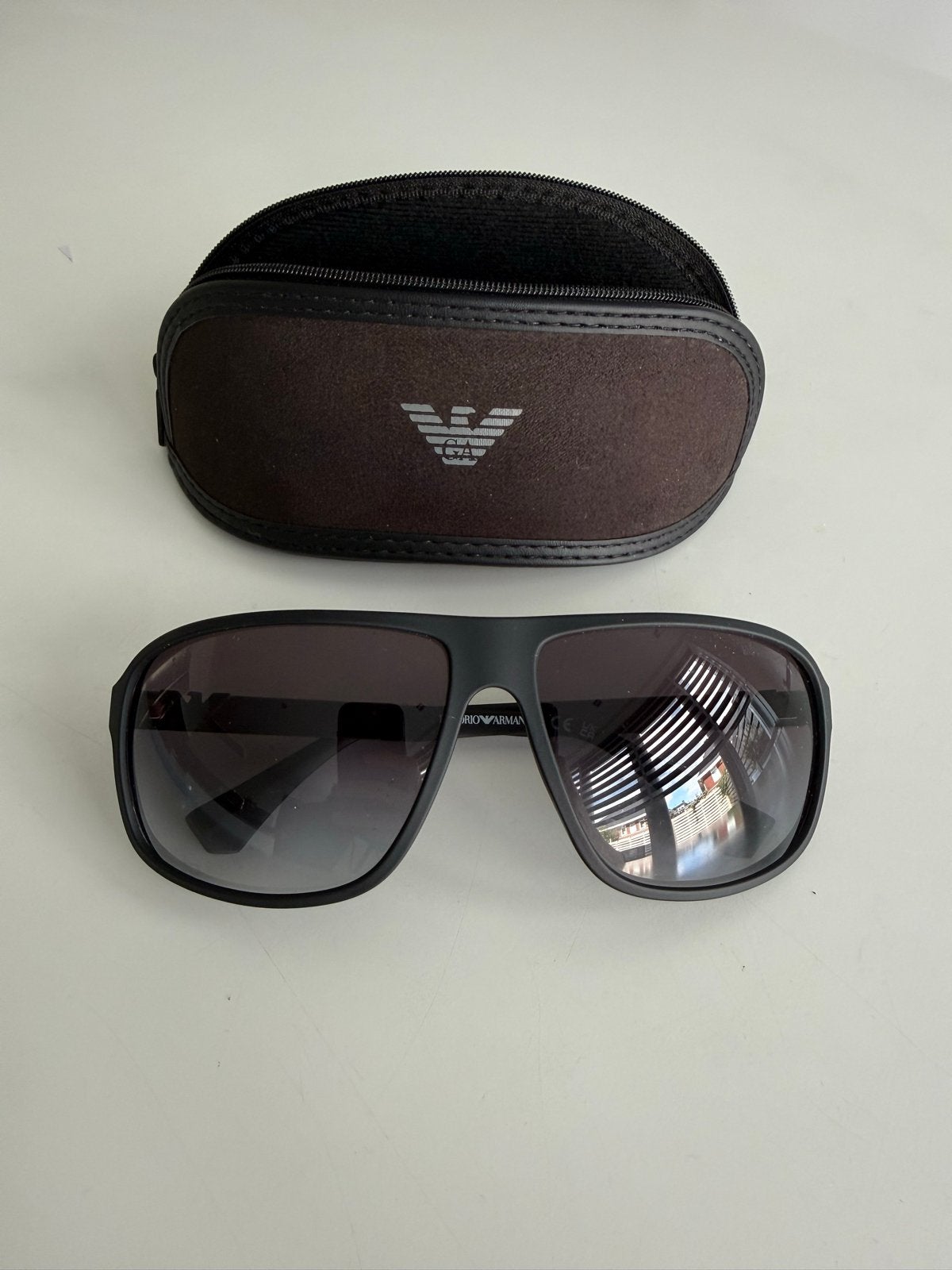 Emporio Armani Zonnebril met etui - Zo goed als nieuw, Sieraden, Tassen en Uiterlijk, Overige merken, Zonnebril, Zwart, Ophalen of Verzenden